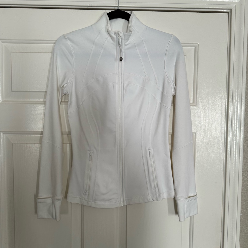 NWOT Lululemon Athletica White Ski Jacket Sleek Tailored Design